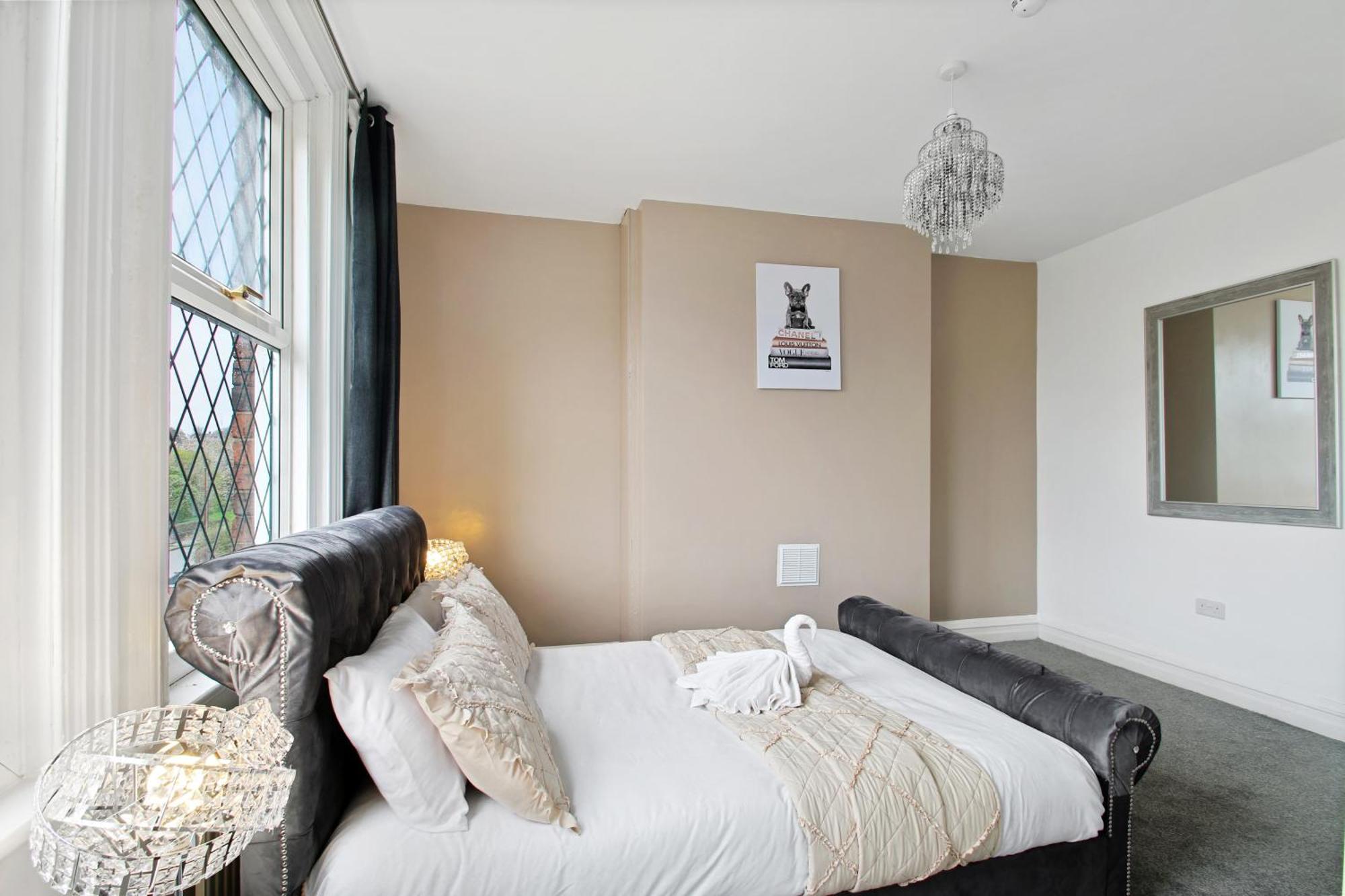 Home In Woodhouse, Leeds,Free 4 Car Parking,Free Wifi Exterior foto